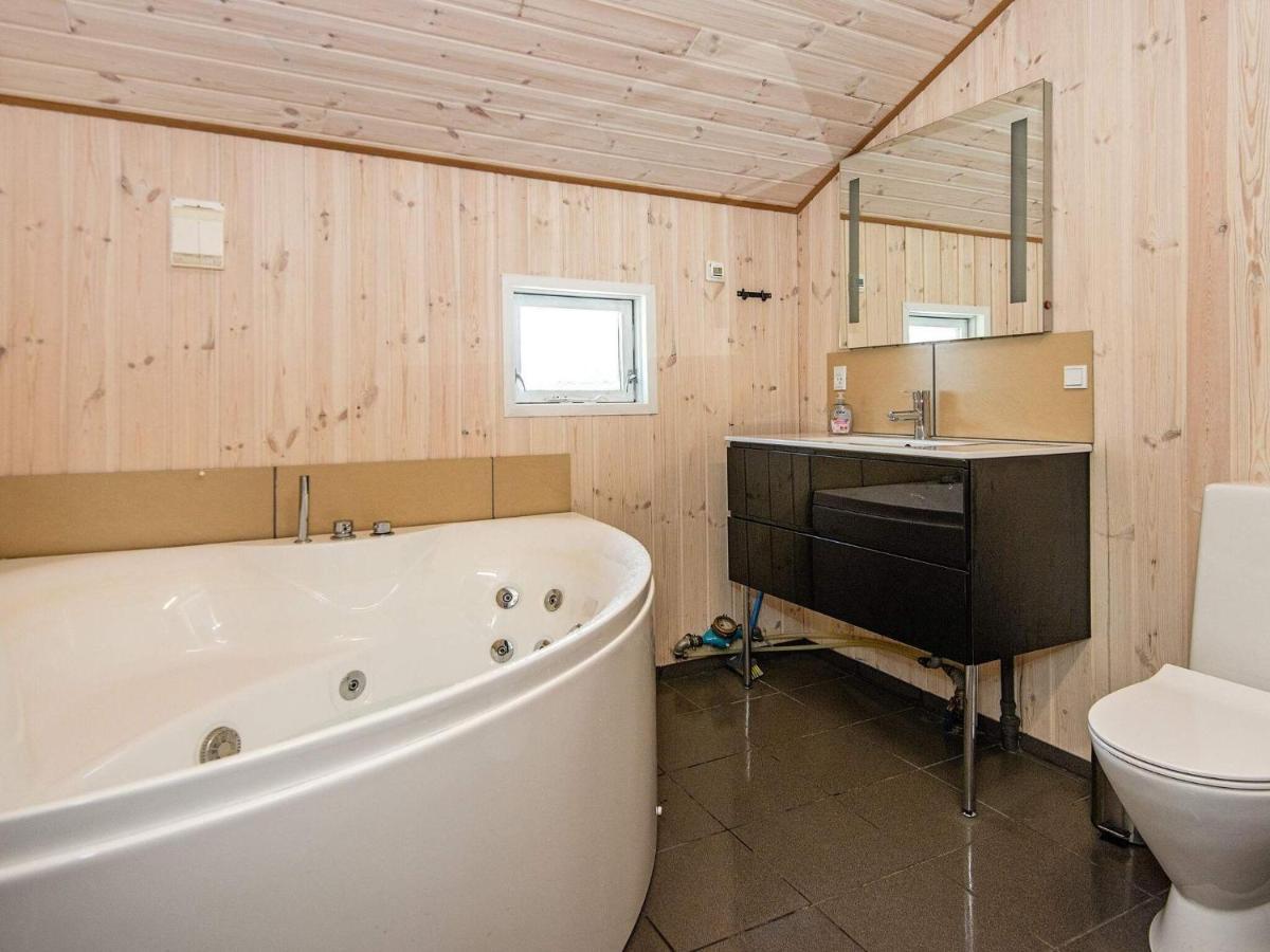 8 Person Holiday Home In Hejls Zewnętrze zdjęcie