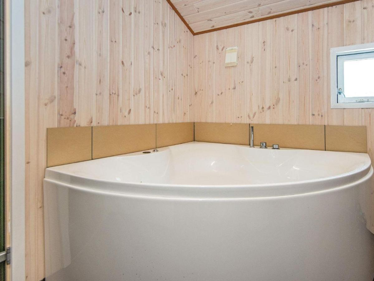 8 Person Holiday Home In Hejls Zewnętrze zdjęcie